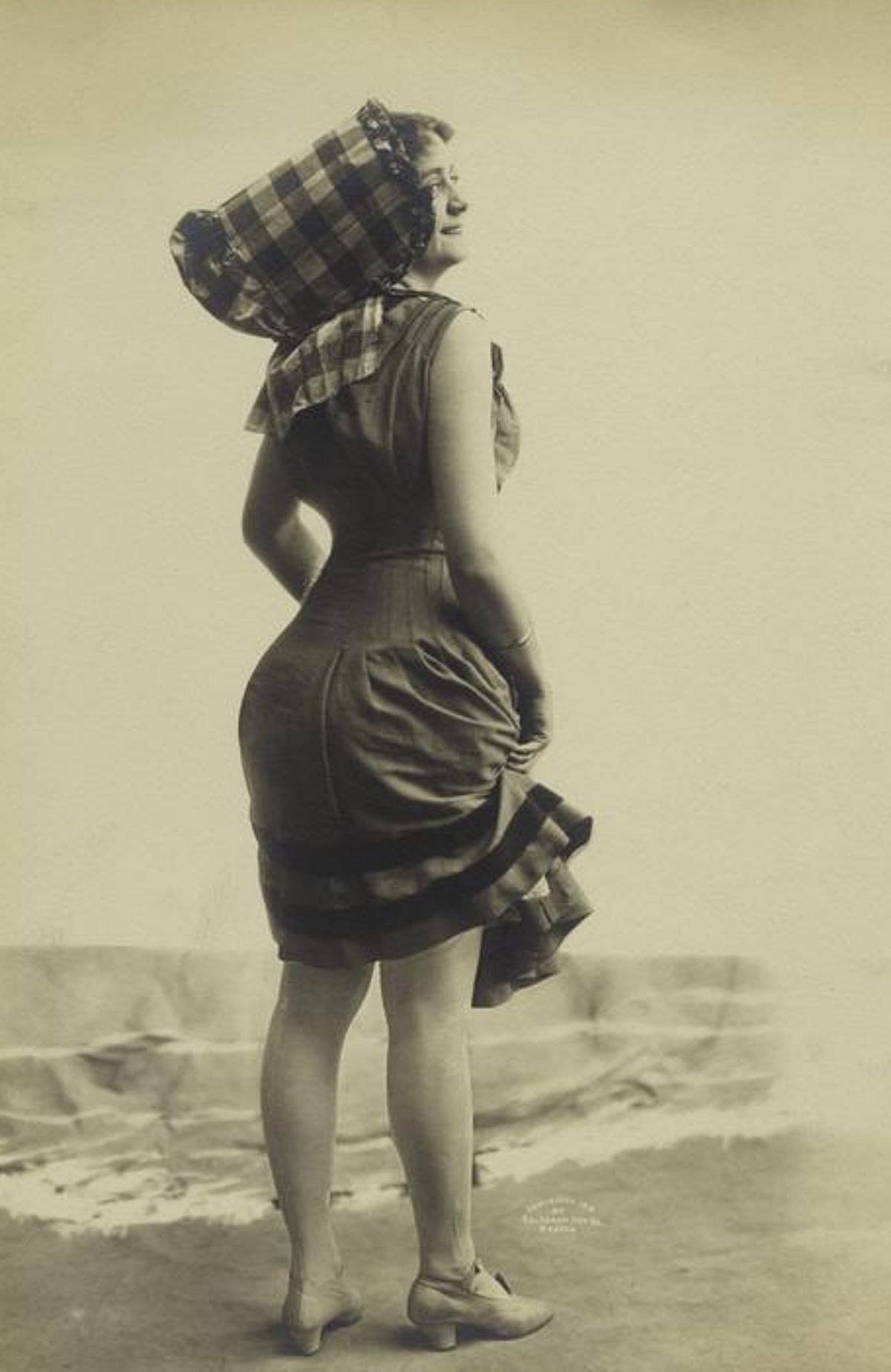 summer outfit by the shore 1910