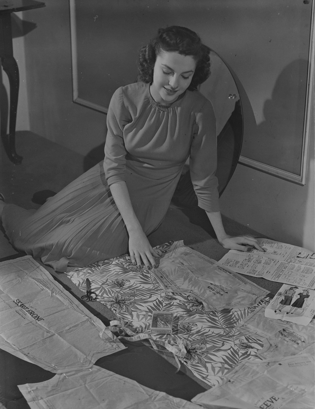 1943 dressmaking during wartime restrictions