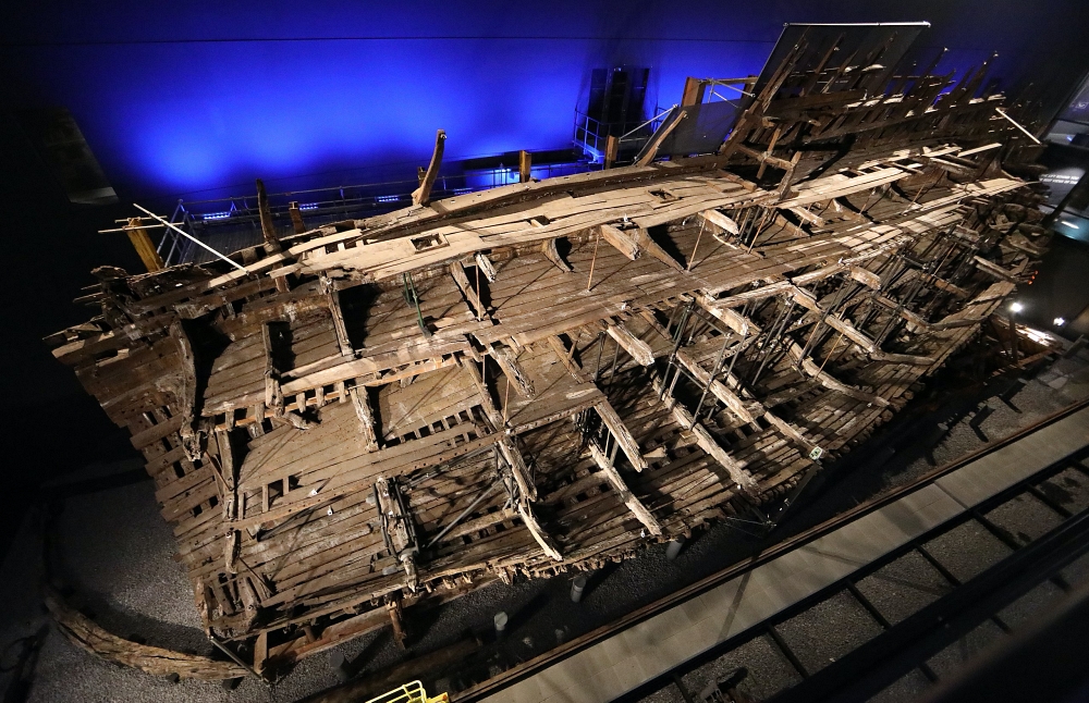 hull of the Mary Rose ship on display