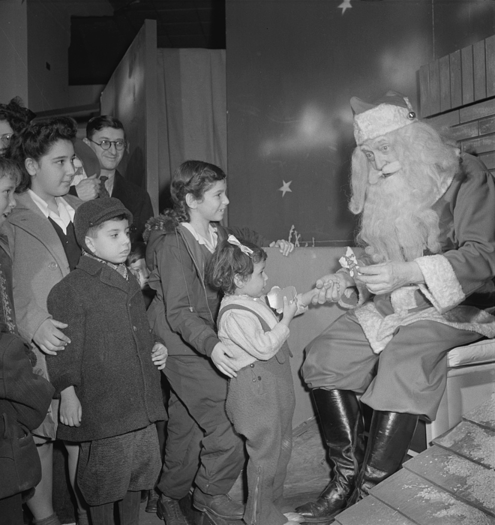 Macys Santa Dec 1942