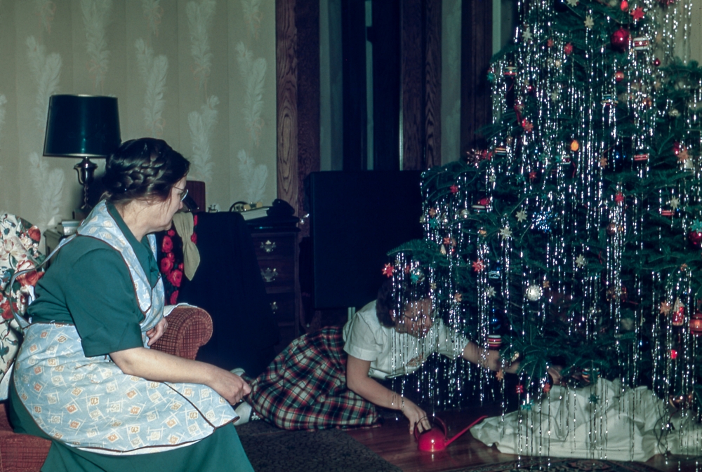1950s family at Christmas