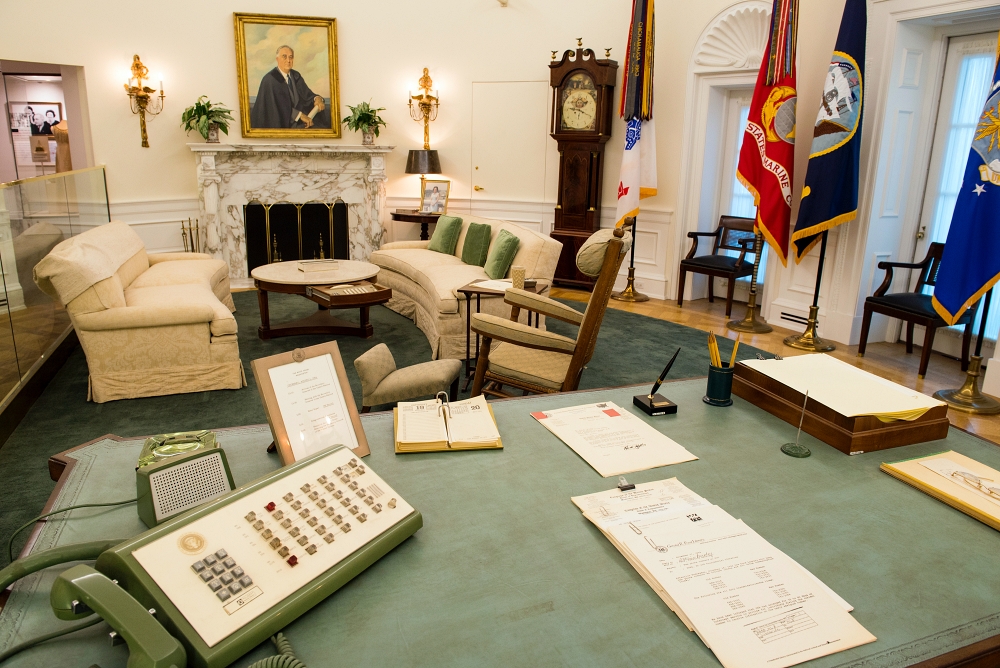 LBJ Oval Office replica