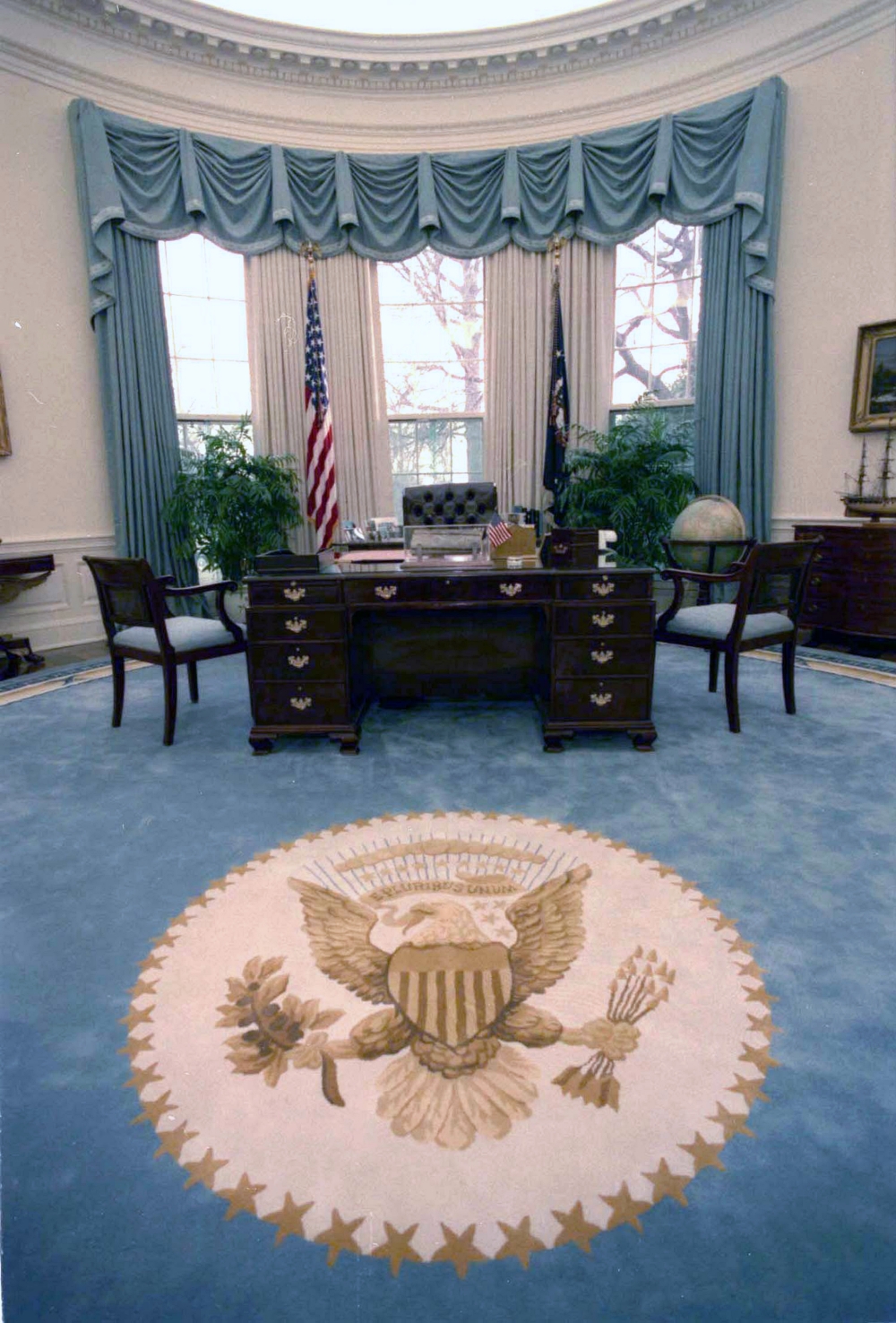 1993 HW Bush Oval Office