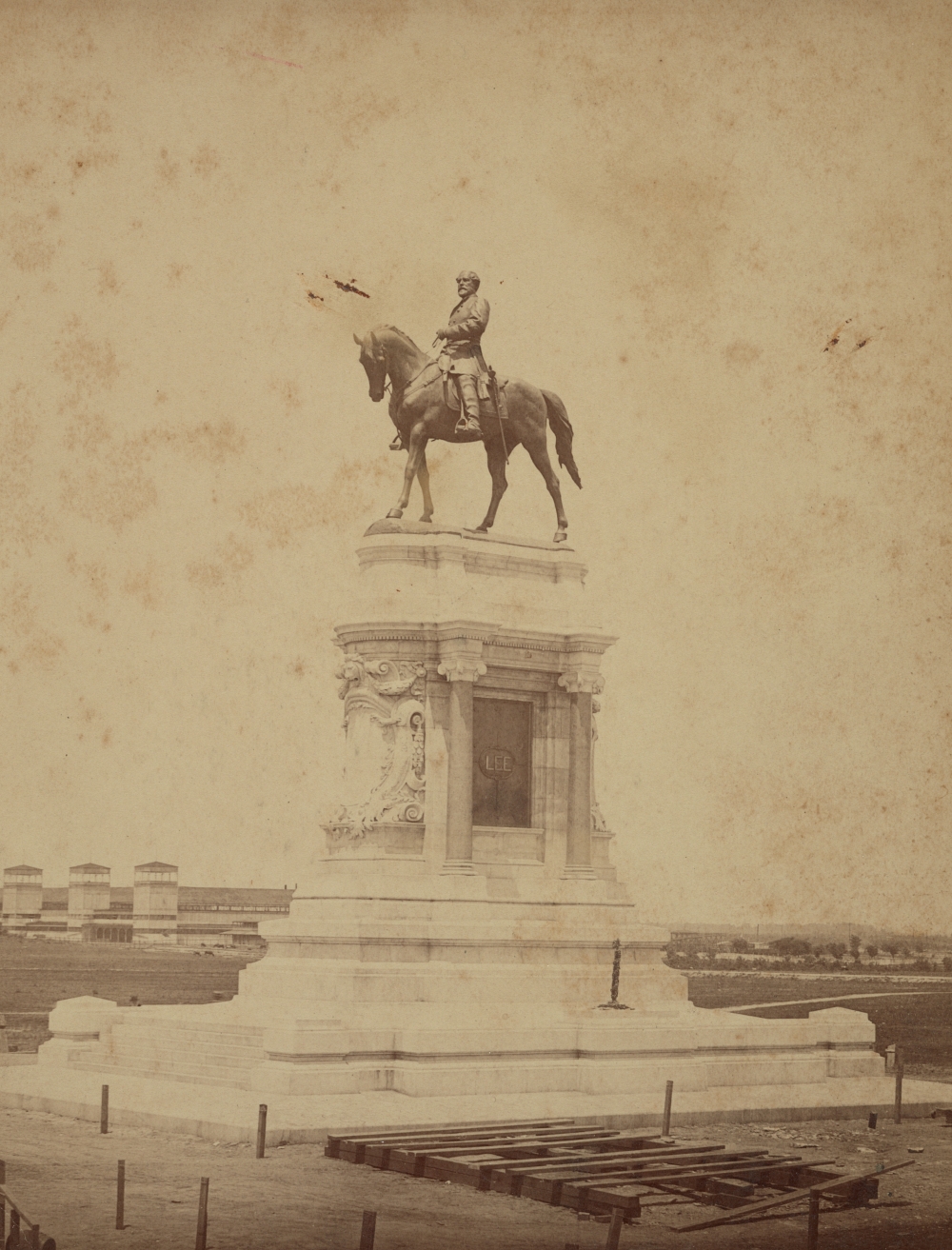 Robert E Lee monument in 1890