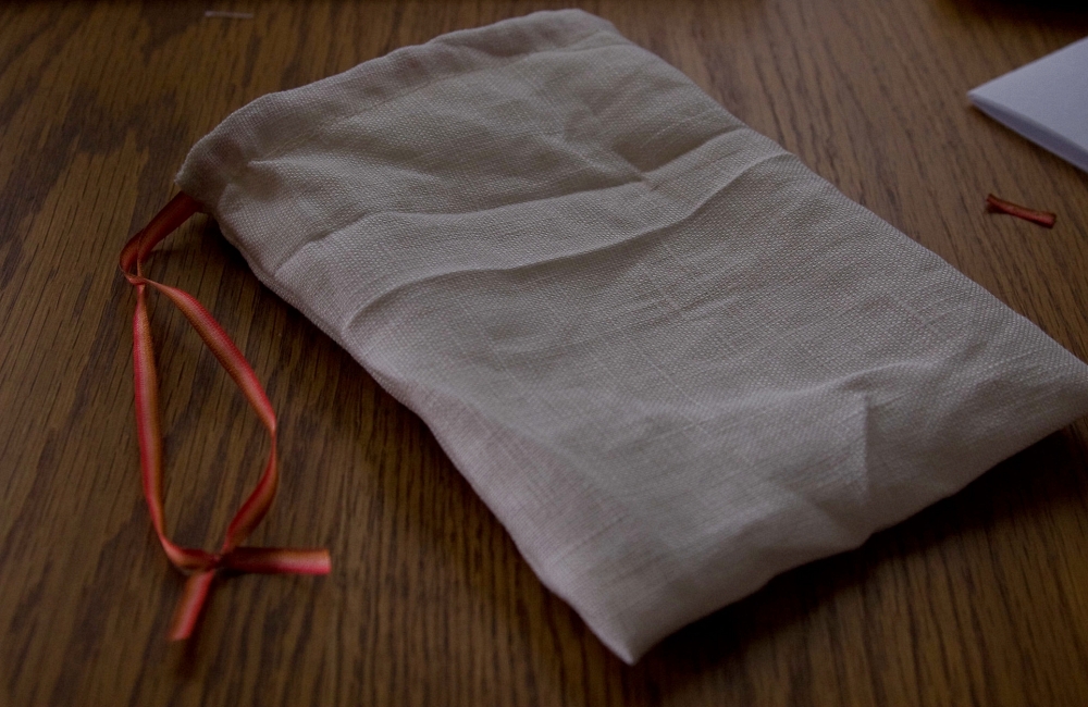 small linen drawstring bag