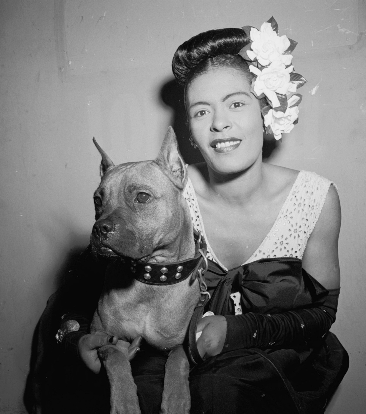 Billie Holiday 1947 with flowers in her hair