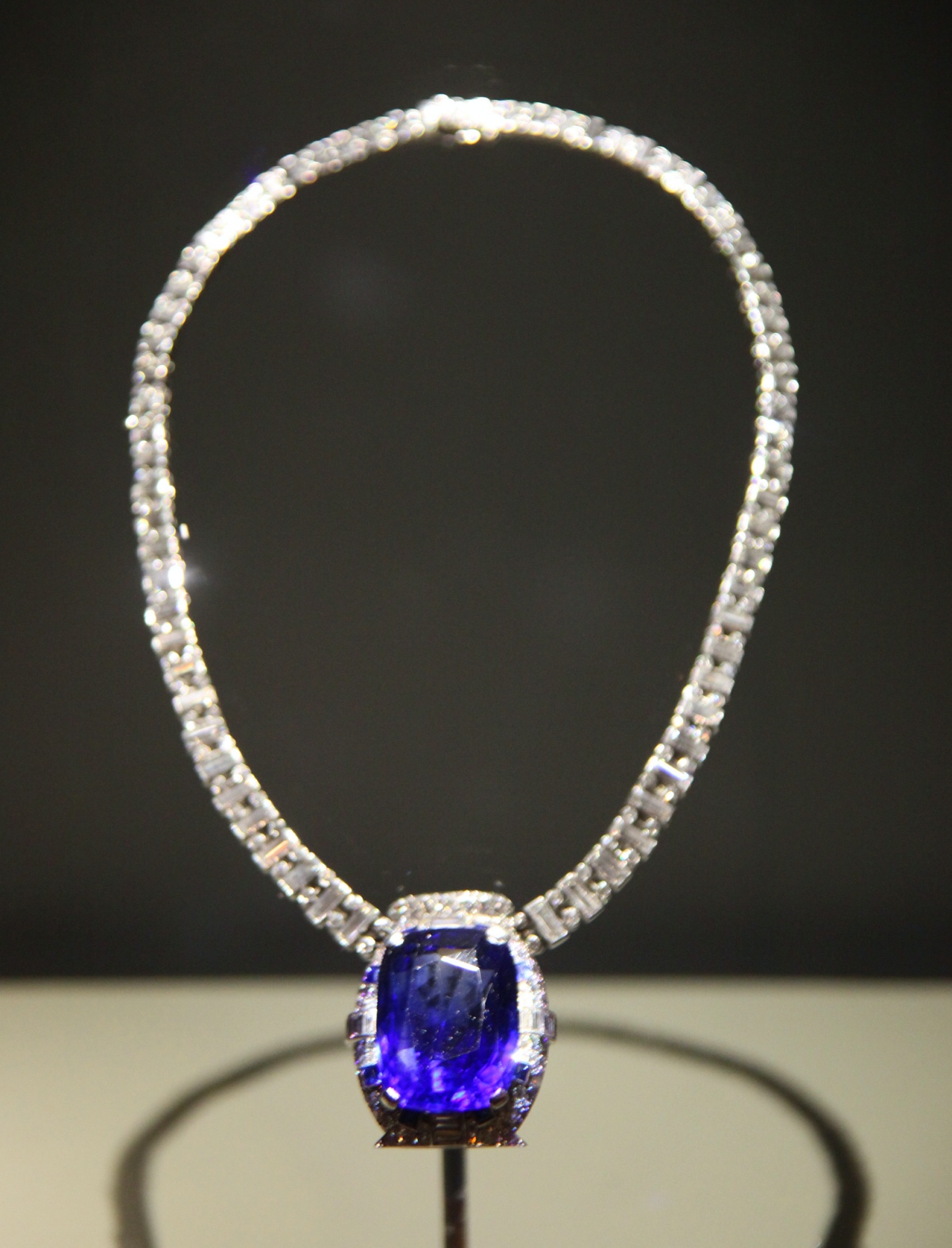 Bismarck sapphire platinum necklace