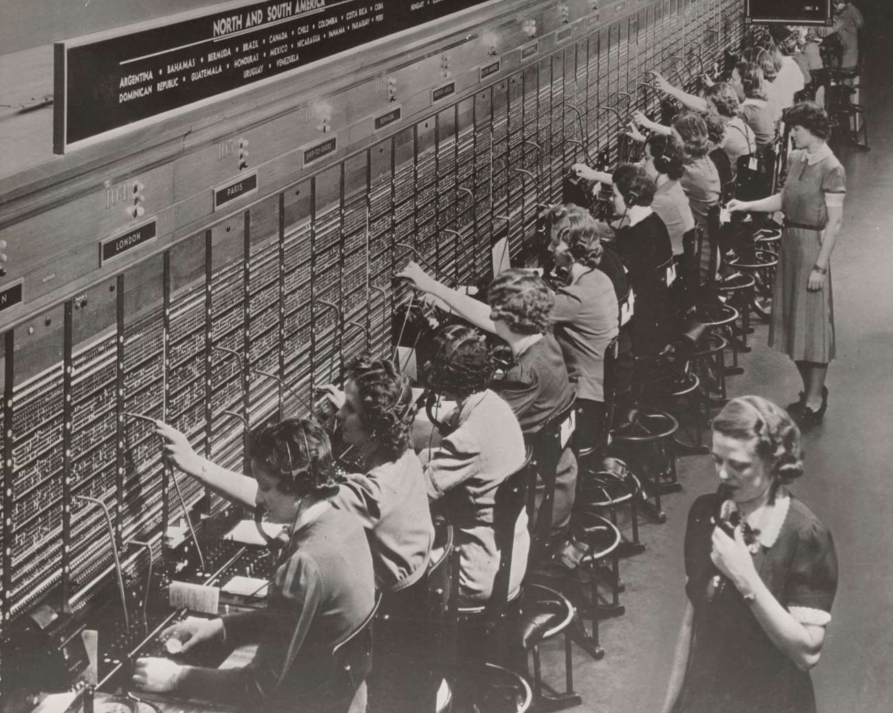 switchboard operators in the 1940s