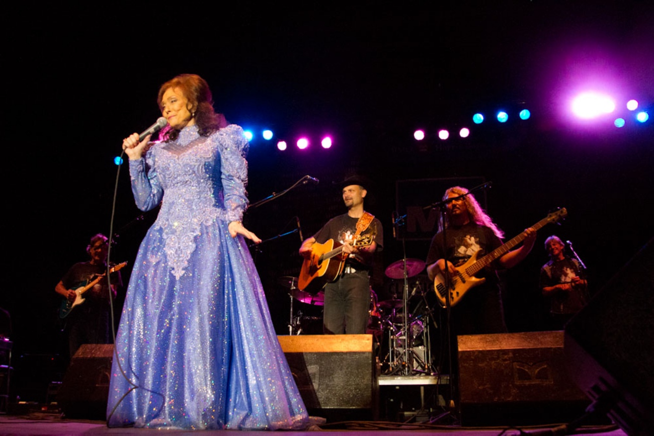 Loretta Lynn 2011 on stage