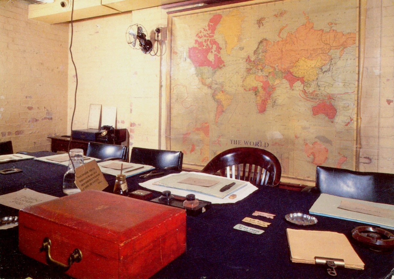 Churchill bunker war cabinet room