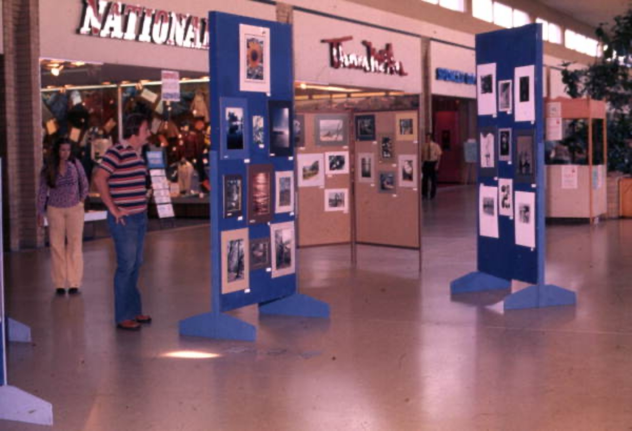 art show at a mall 1970s