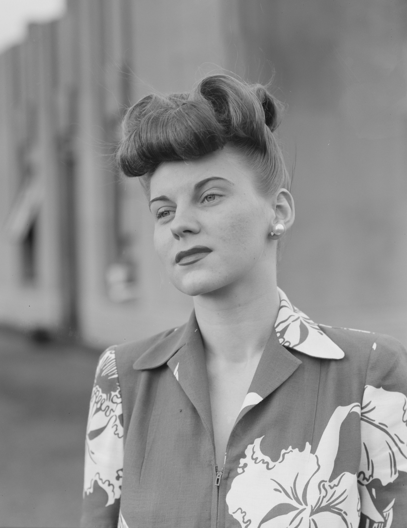 1942 fashion show model with big hair
