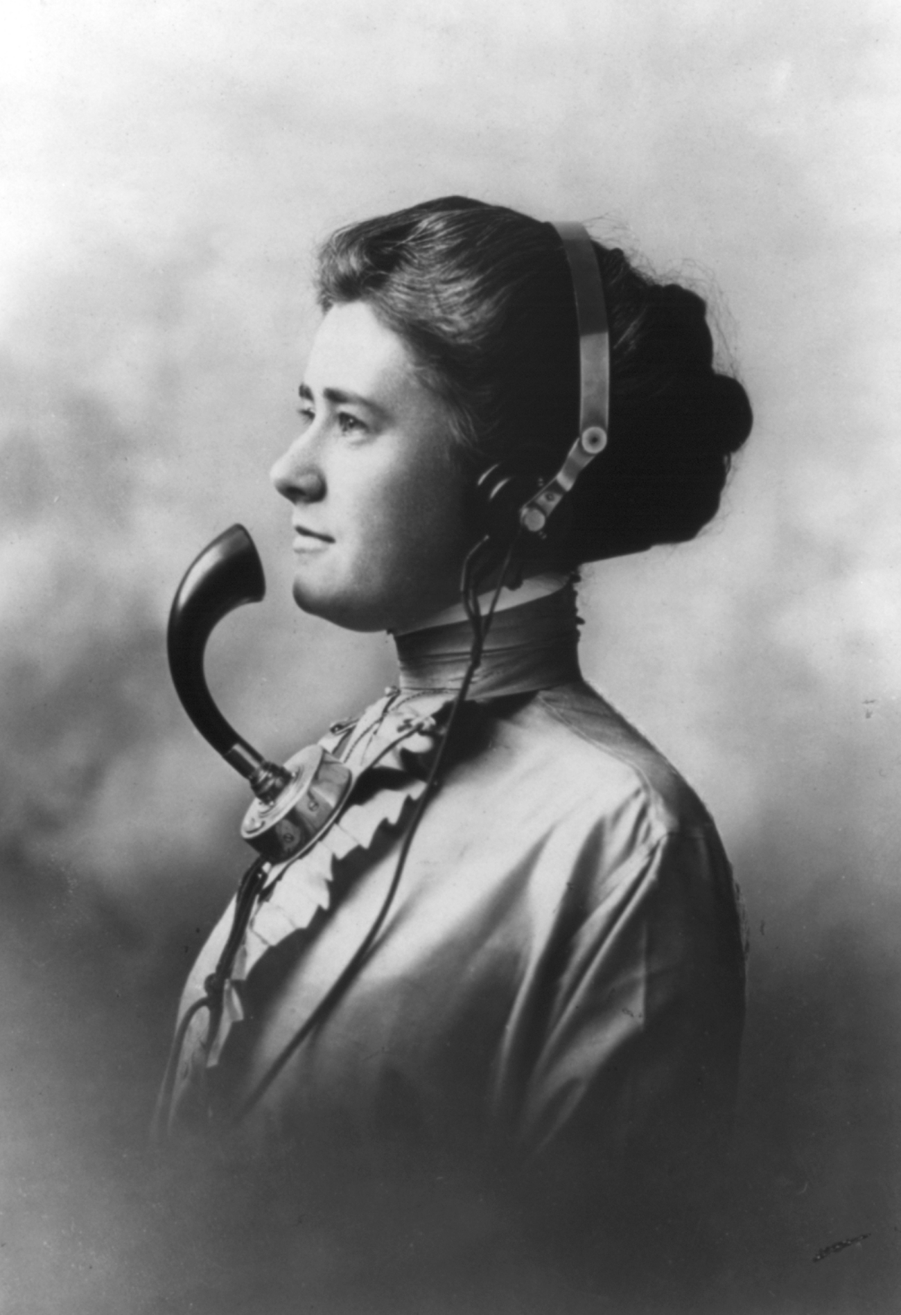 1911 telephone operator