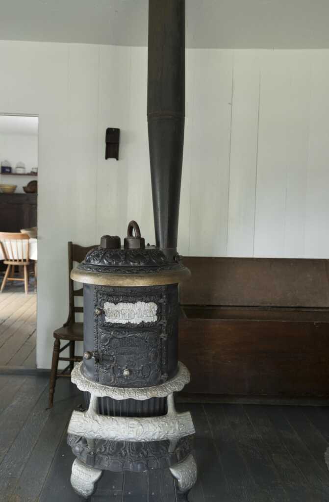 Living In An Amish House Dusty Old Thing   Amish Home Iron Stove 671x1024 