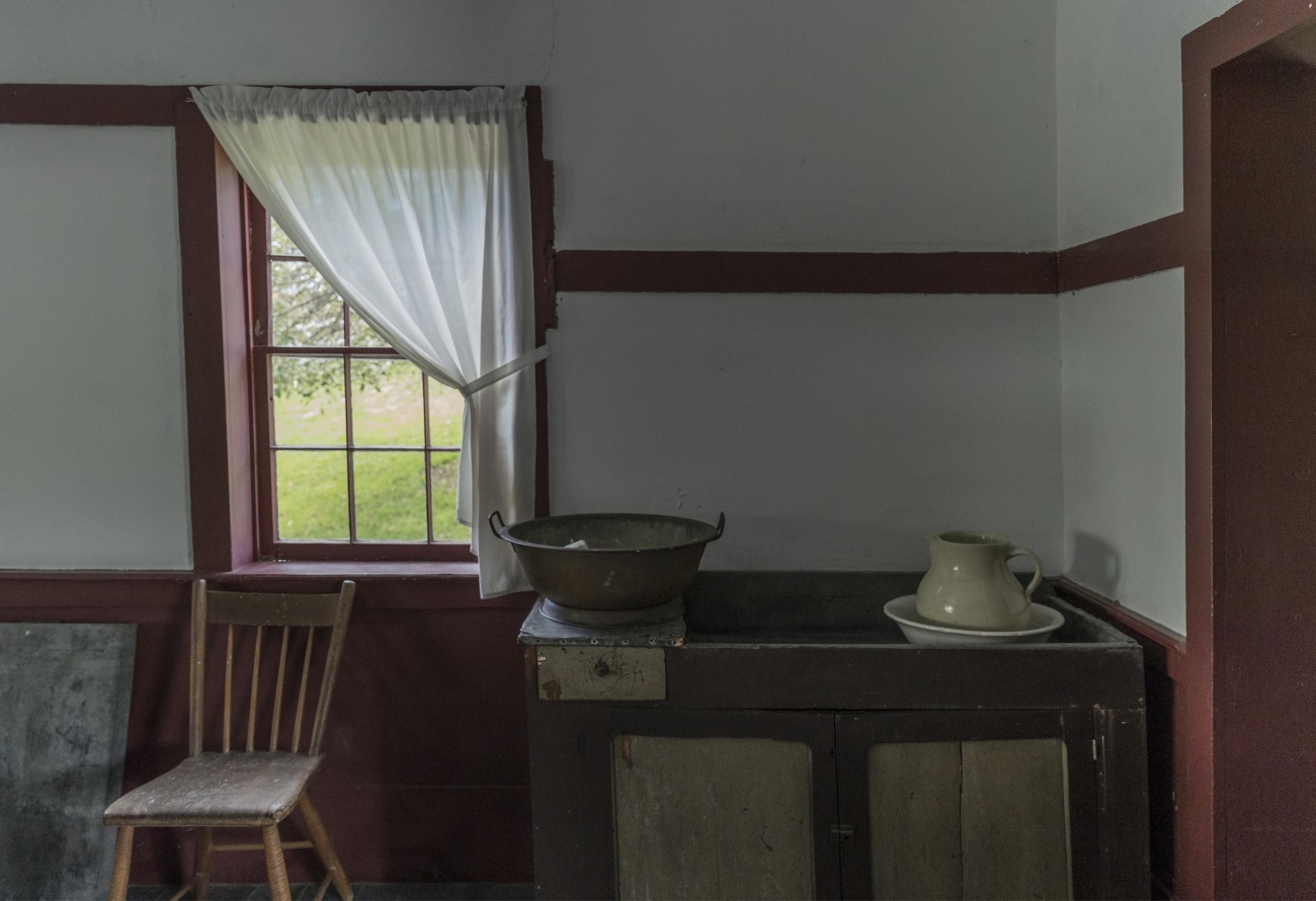 Amish home sink with pitcher