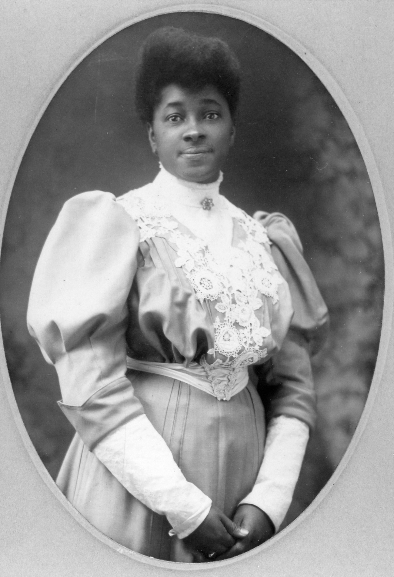 1890s Woman with Leg o Mutton Sleeves