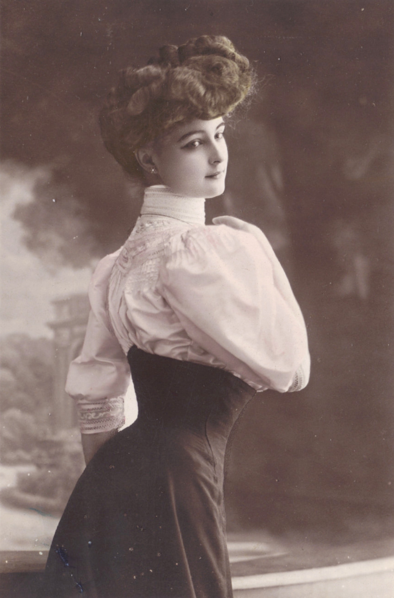 1905 French Actress in Gigot Sleeves