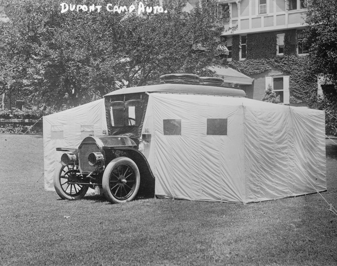 1910s Camping Auto