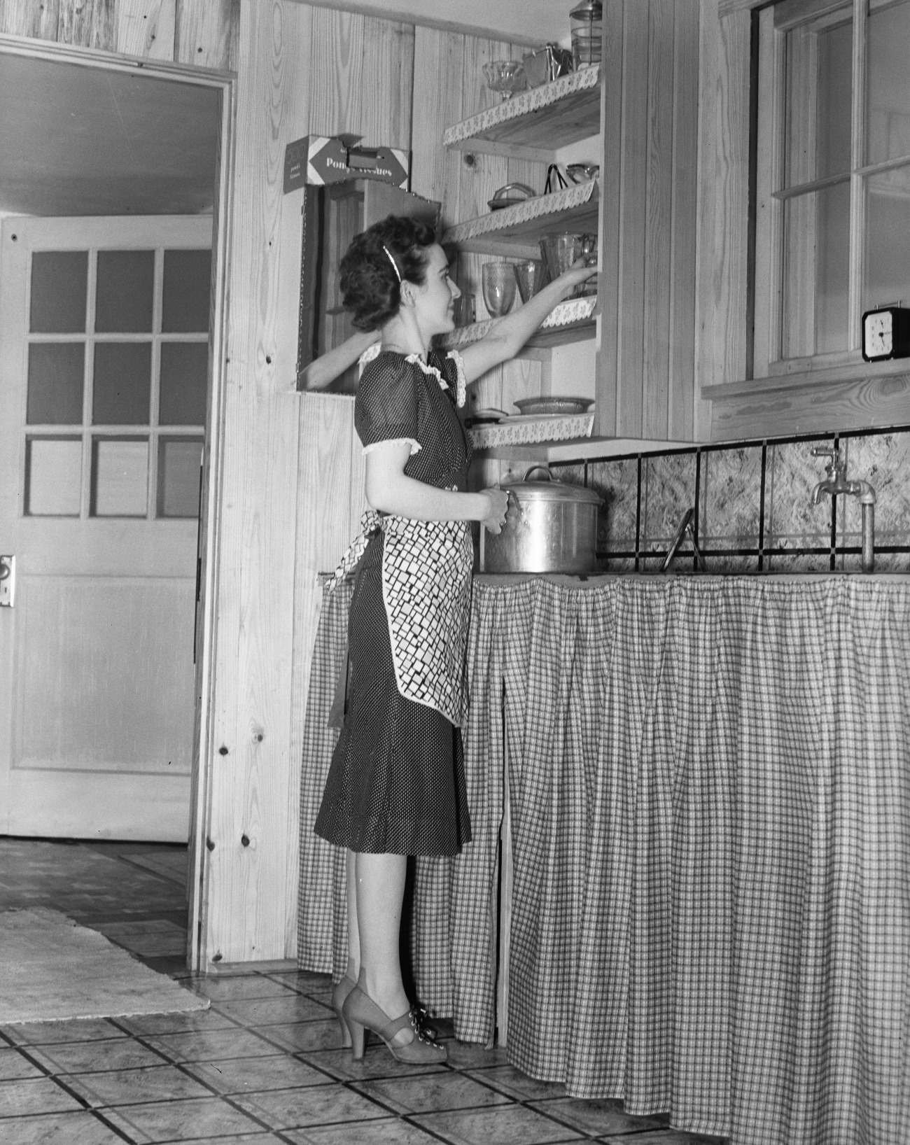 1930s Housewife in the Kitchen