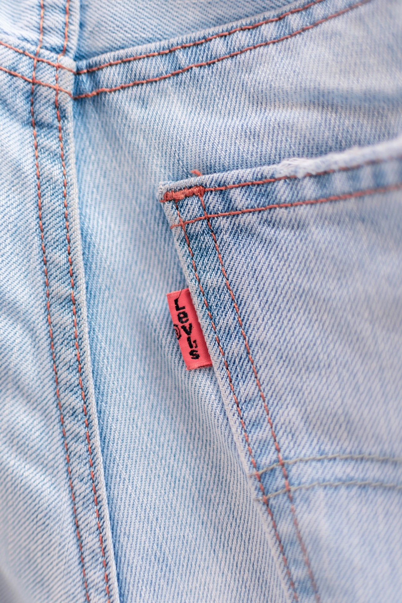 Light Wash Levi Jeans