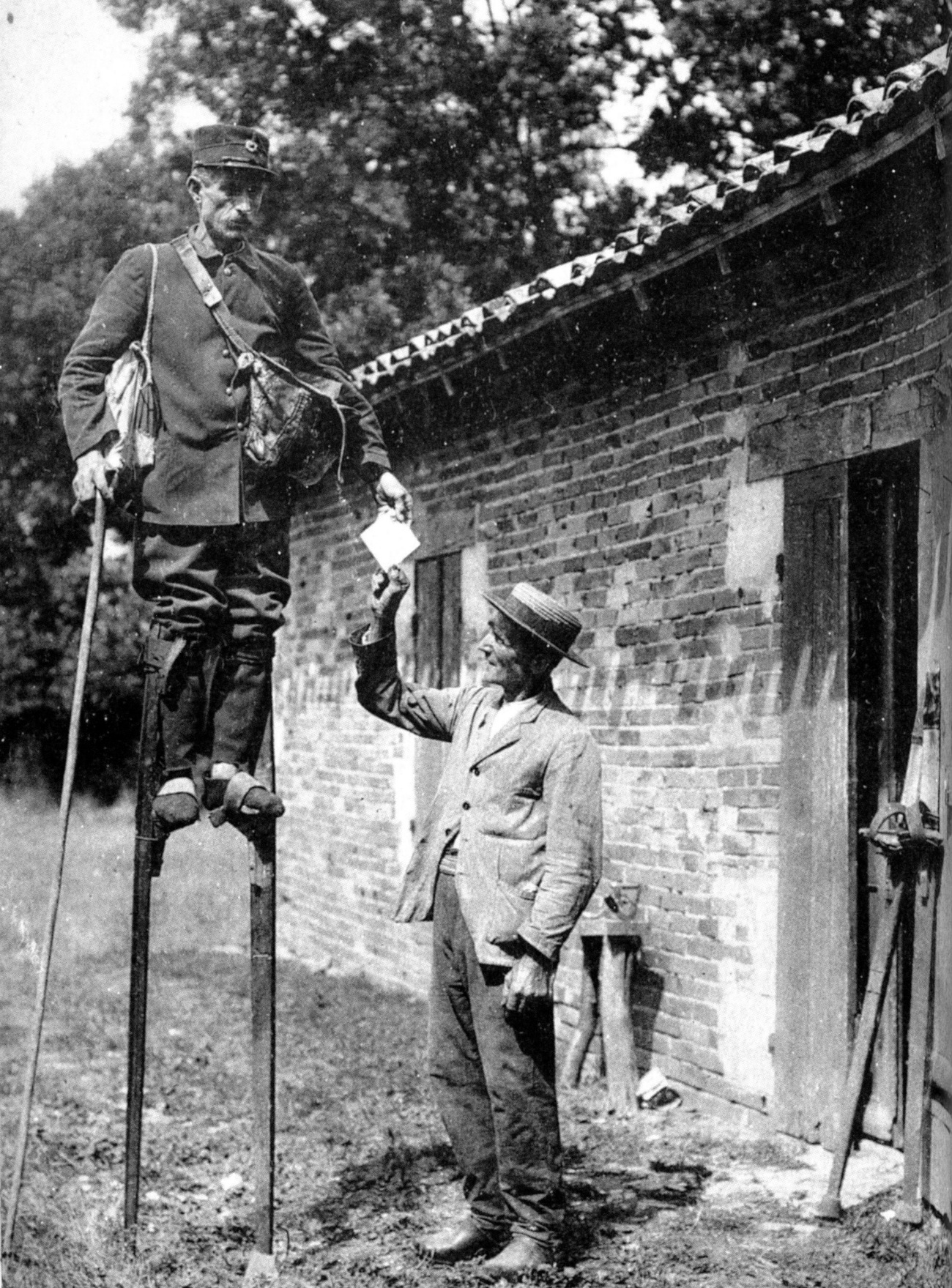 Landes de Gascogne Postman on Stilts