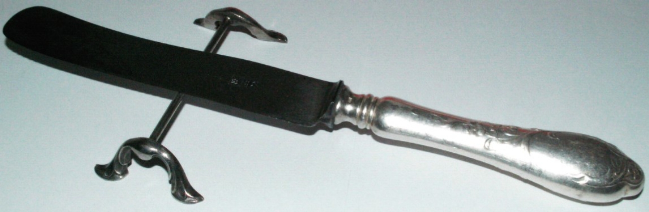Knife on Knife Rest