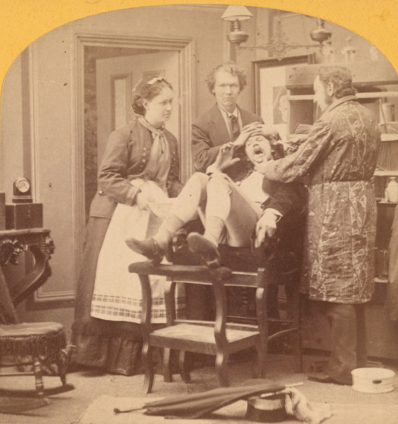 1800s Stereoscope of Tooth Being Pulled