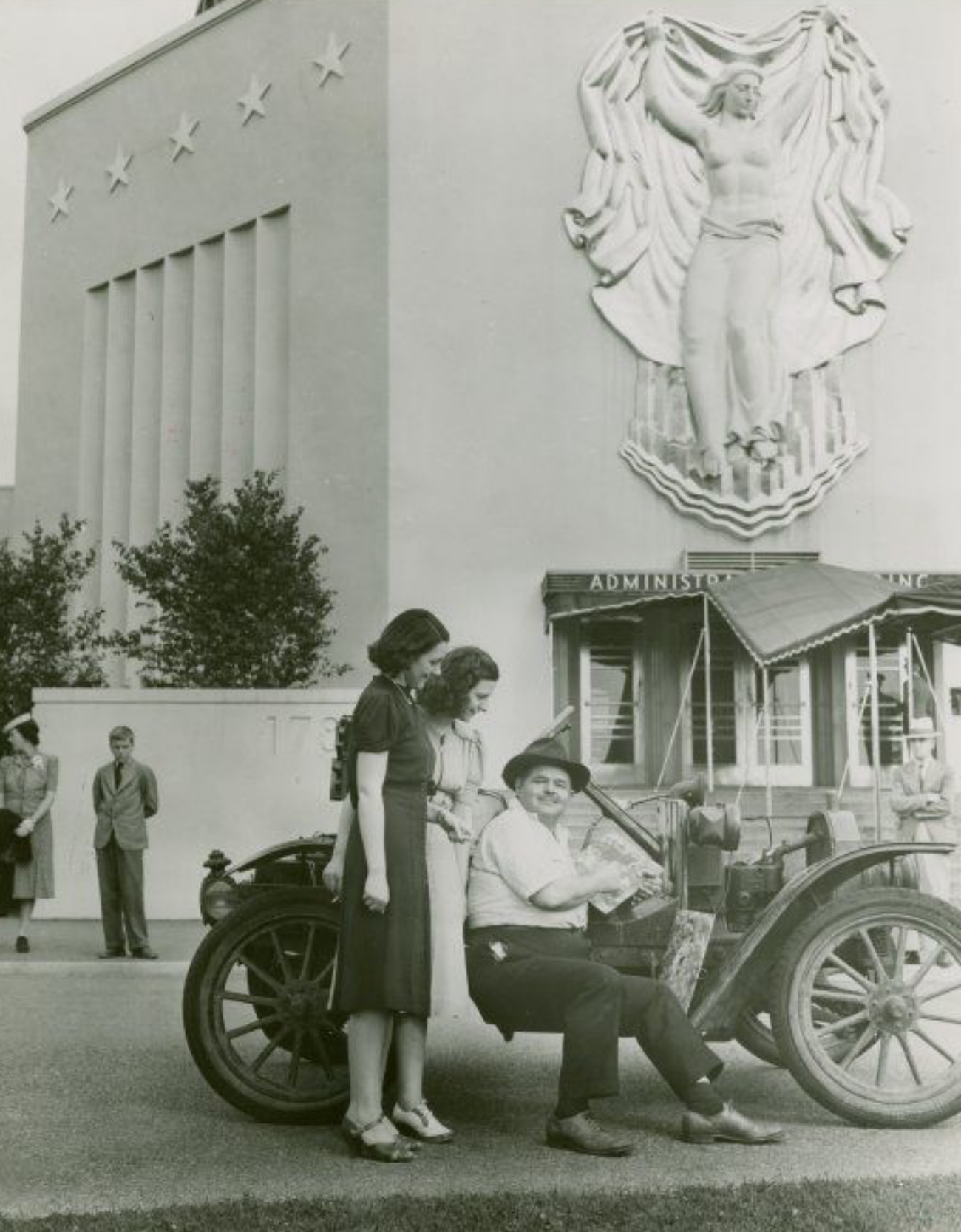 1904 Car Driven to 1939 Worlds Fair from Kansas