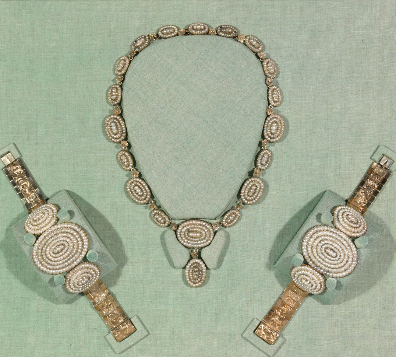 Mary Todd Lincoln Tiffany Necklace and Bracelet Set