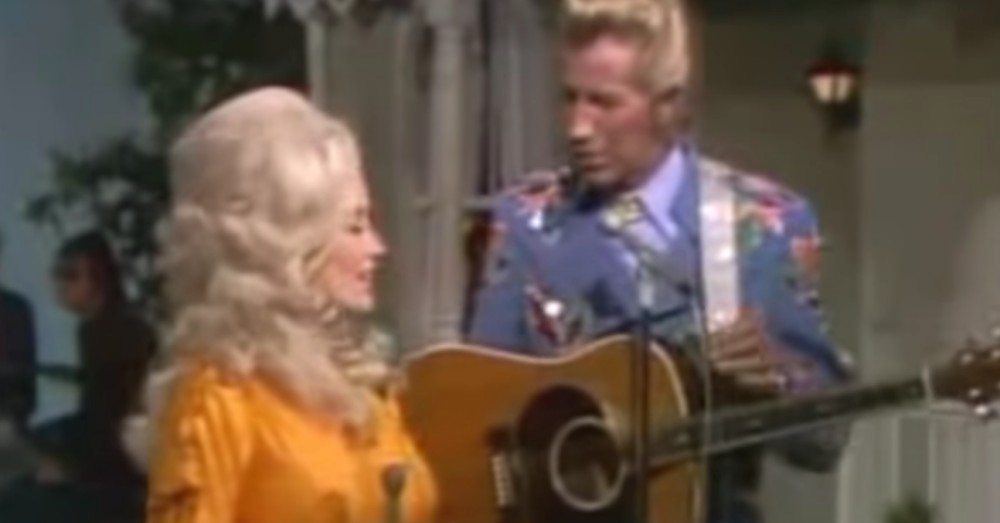 This Dolly Parton Tune Is a Comforting Classic, Despite the Sad Lyrics ...