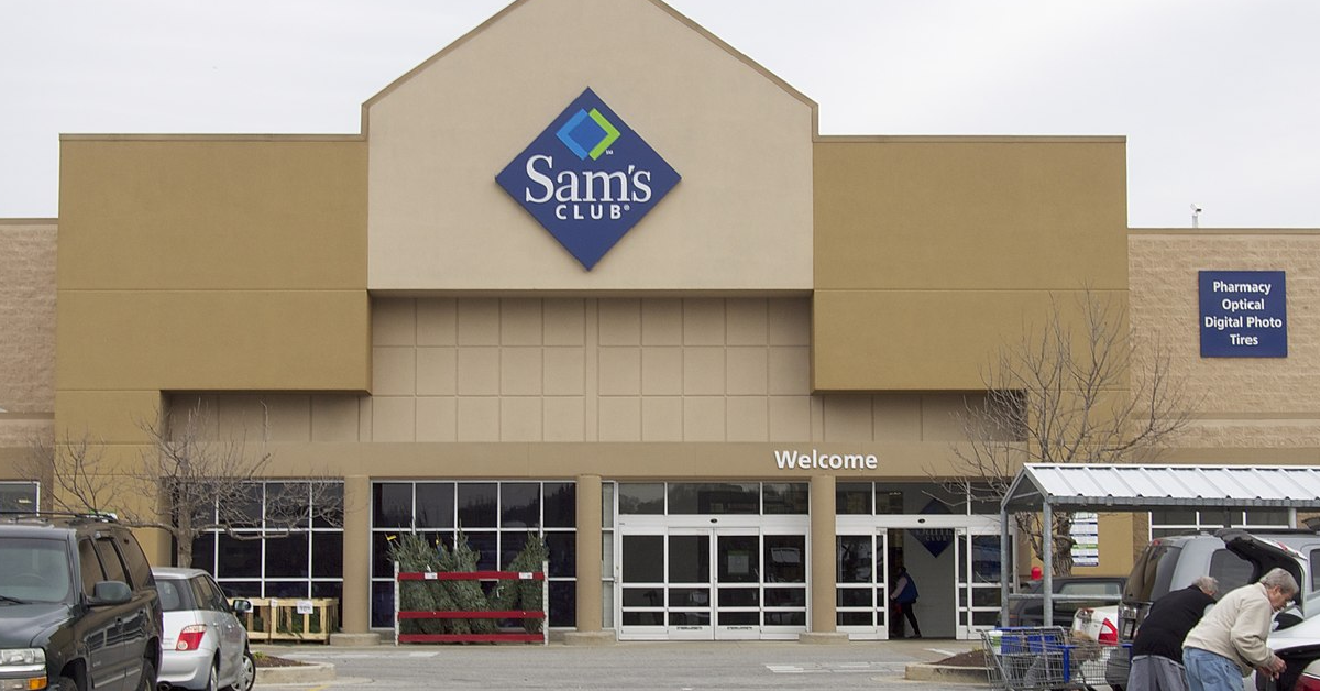 Strangers Break Into A Choir Of Hymns In The Middle Of Sam's Club | FaithHub