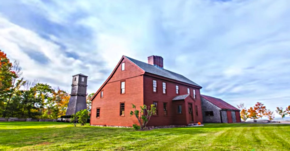 Take A Tour Of This Restored “Pilgrim House” From 1665! Crafty House