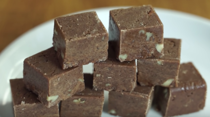 Retro Recipe: Velveeta Fudge | Crafty House